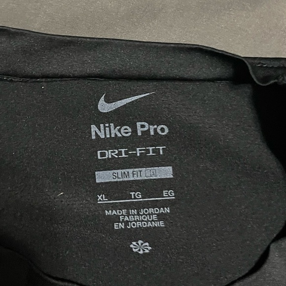 Nike and Under Armour long sleeve performance shirts size: both XL - Picture 3 of 5